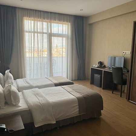 Hotel Metekhi Line Тбилиси Екстериор снимка